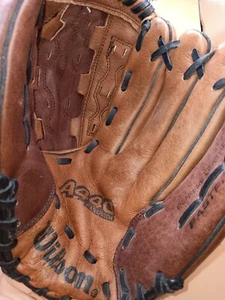 Wilson A440 Fast Pitch RHT Baseball Glove Leather - Picture 1 of 11