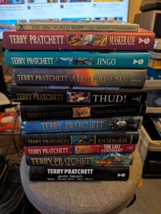 Terry Pratchett Hardcover 10 x Buchpaket - Scheibenwelt Serie - sehr guter Zustand + Mapp - Bild 1 von 3
