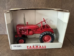 Ertl McCormick Farmall Super A Toy Tractor Diecast Collectible 1:16 Scale Farm - Picture 1 of 9