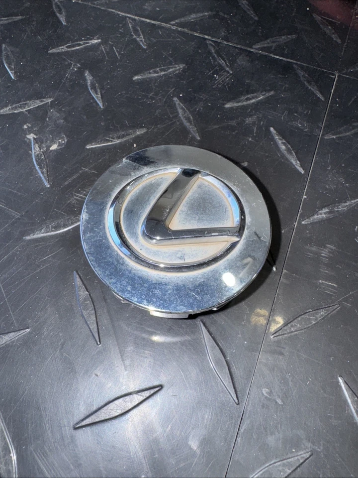 LEXUS IS250, IS350, LS430, RX350, RX450h, SC430 OE CENTER CAP 42603-30590 Chrome - Image 1 of 2