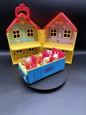 Peppa Pig Fold-n-Carry House Juego 8 Figuras y Coche - ¡Funciona y reproduce sonido! Foto 1 de 4