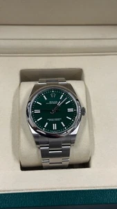 Rolex Oyster Perpetual 41, 2025 - 124300 - quadrante verde quasi come nuovo, nuovo - Foto 1 di 9