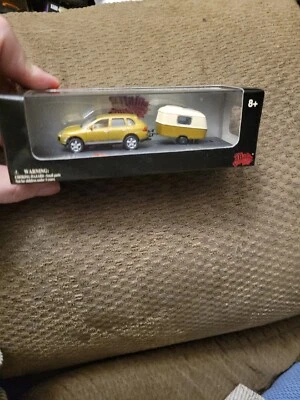 Malibu International 1:87 Caravan Porsche Cayenne Turbo Die Cast  - Image 1 of 4