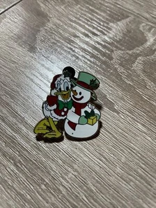 2008 Donald Duck with snowman Christmas Happy Holidays 2008 LE 750 Disney Pin - Picture 1 of 3