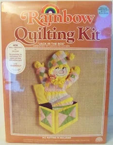 Kit de acolchado RAINBOW "Jack In The Box" diseñado por Carolyn Cohen 38" x 21" (8084) - Imagen 1 de 4