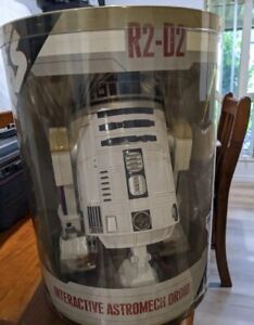 Hasbro Star Wars R2-D2 Interactive Astromech Droid ***RARE FACTORY SEALED*** New