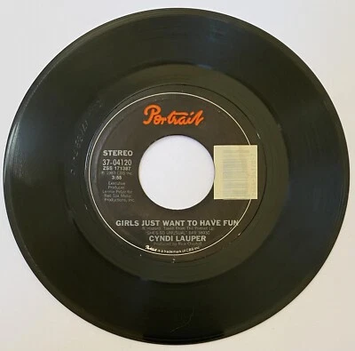 Cyndi Lauper “ Girls Just Want to Have Fun / Right Track Wrong Train “ 45 Vinyl Foto 1 de 2
