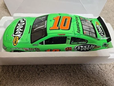 2013 Danica Patrick 10 GoDaddy.com 1/24 Lionel Nascar Diecast 1/3504 - Image 1 of 4