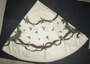 EUC Lenox Holiday 70" ROUND Christmas Tablecloth Holly Wreath Pinecone Ribbon - Picture 1 of 11