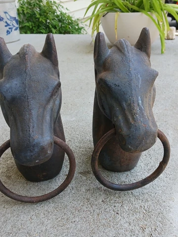 RARE MATCHING PAIR OF ANTIQUE CAST IRON HORSE HEAD HITCHING POST TOPS Cover