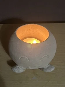 Seltsamer Kerzenhalter aus Beton - Bild 1 von 11