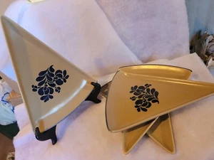Set of 4 Pfaltzgraff Folk Art Pizza Shaped Serving Tray Dishes Plates Excellent! - Picture 1 of 6