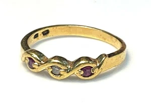 Wunderschöner Ring Aus 18 Karat Gold - Rubin Und Diamant 0,03 Karat - Picture 1 of 3