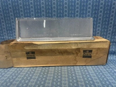 Chrysler LeBaron 1978 1977-1979 nuevo en stock Mopar diestro luz trasera lente #4076226 Foto 1 de 4