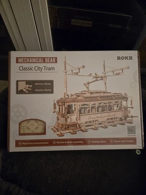 Tranvía urbano clásico Rokr, NUEVO/sellado, engranaje mecánico, madera contrachapada Foto 1 de 3