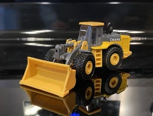 Caricatore anteriore Ertl John Deere - lungo 5-1/2" - Foto 1 di 7