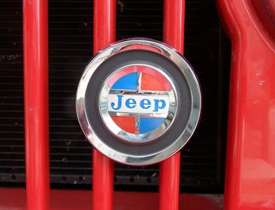 Jeep Commando, Jeep CJ, Jeep Gladiator, Jeep Serie J, insignia parrilla Wagoneer Foto 1 de 4