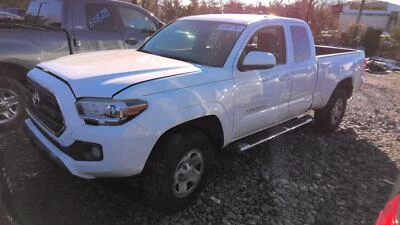 Condensador TOYOTA TACOMA 16 17 18 19 20 21 22 Foto 1 de 4