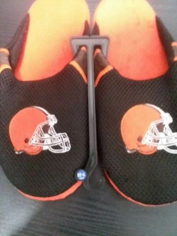 Cleveland Browns men's slippers size medium forever collectible brand new Cover