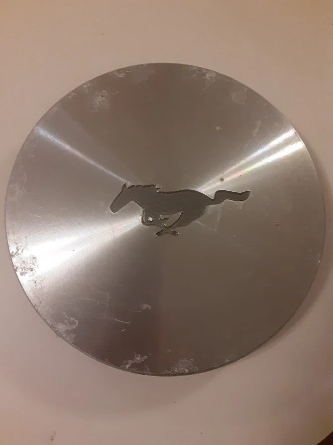 Tapa central de rueda de metal OEM FORD MUSTANG F7ZC 1A096 AA 1996-1998  Foto 1 de 1
