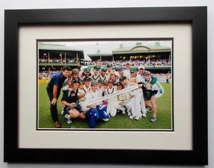 CRICKET PHOTO - AUSTRALIAN TEAM 2002 - Picture 1 of 1