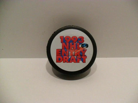 1993 NHL Draft Hockey Puck BRAND NEW! Quebec Nordiques  Alexandre Daigle #1 Pick Cover