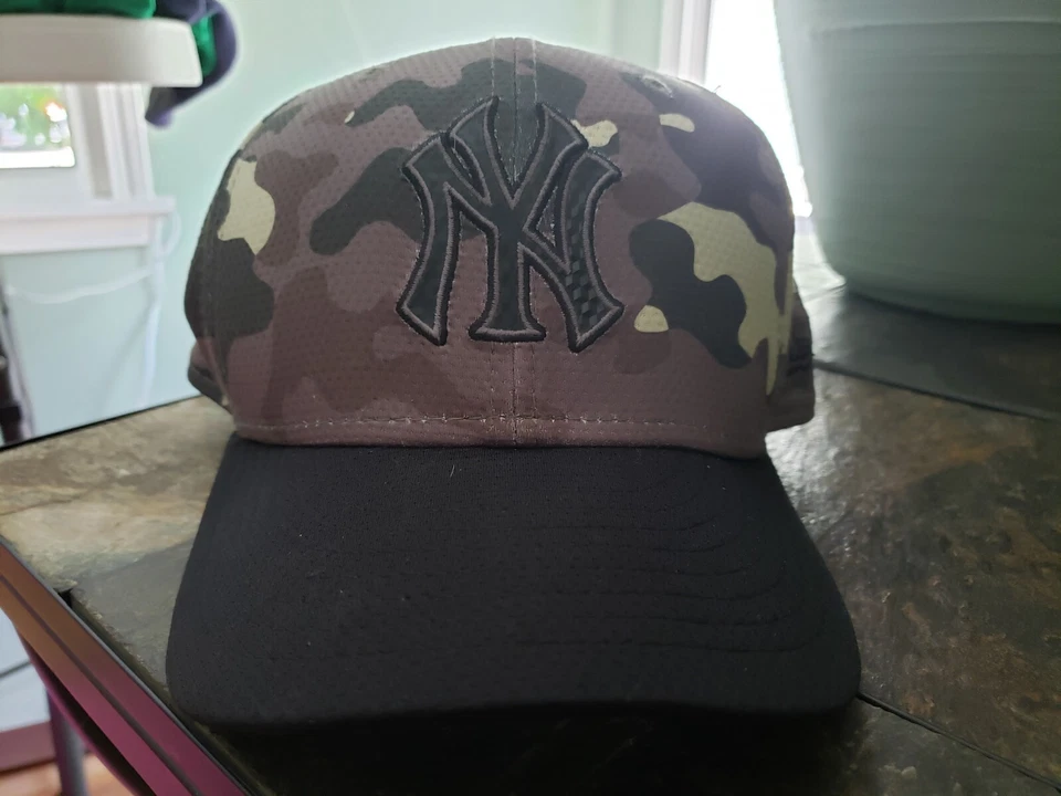 Gorra de béisbol Oakley NY New York Yankees Snapback Snap Back usada camuflaje oliva Foto 1 de 4