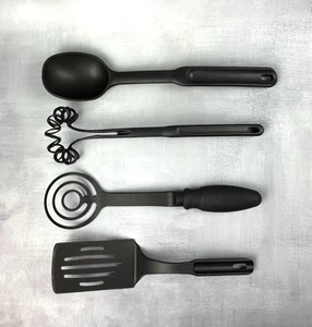 4 espátula de utensilios de cocina de nailon negro para chef mimado batidor en espiral triturador - Imagen 1 de 9
