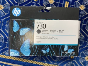 HP 730 130 ml mattschwarze DesignJet Tintenpatrone, P2V65A Ablaufdatum 05/27 - Bild 1 von 3