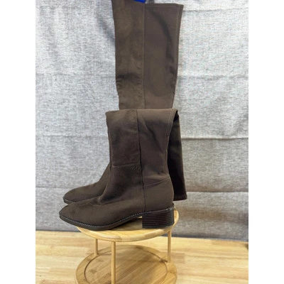 Botas para mujer Calvin Klein DeeDee hasta la rodilla marrón imitación gamuza talla 7”  Foto 1 de 4