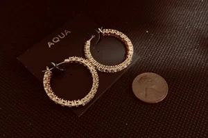 PENDIENTES ARO TENIS AQUA GRANDES DE ADENTRO HACIA AFUERA CRISTAL ROSA TONO ORO 1 1/8" NUEVOS CON ETIQUETAS - Imagen 1 de 8