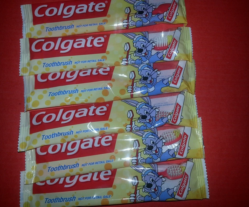 Paquete de 6 cepillos de dientes para niños Colgate Foto 1 de 1