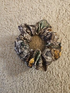 REALTREE EDGE CAMUFLAJE HECHO A MANO SCRUNCHIE - Imagen 1 de 3