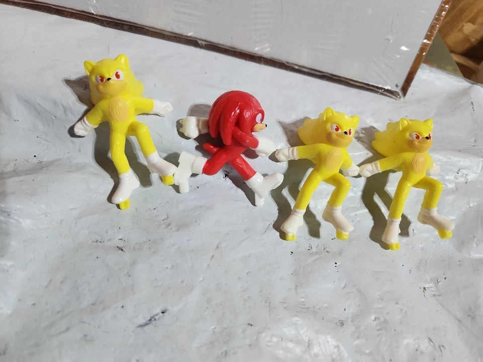 Sonic The Hedge Hog 4 Personagens Cake Toppers Red Knuckles Yellow Ray Squirrel  - Imagem 1 de 4