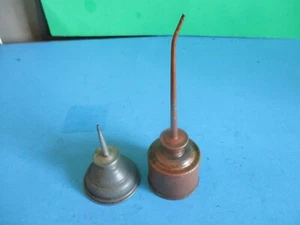 2 vintage unmarked thumb clicker sewing machine homeoiler oil cans - Picture 1 of 7