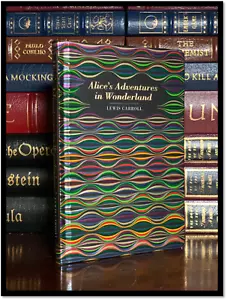Alice im Wunderland neue ultimative Geschenkausgabe Hardcover Gold vergoldete Kanten & Band - Bild 1 von 5