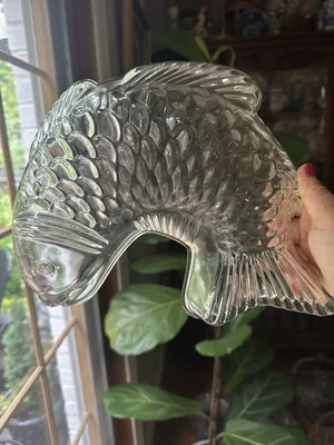 Molde de gelatina en forma de pescado para servir plato náutico playa costera Foto 1 de 4