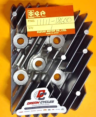 NUEVO OEM SUZUKI T350 1971-1972, CULATA DERECHA ORIGINAL NUEVA, 11111-18600 NUEVO Foto 1 de 2