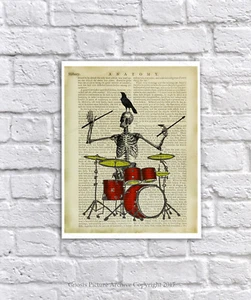 Decoración de Halloween para baterista - Esqueleto tocando tambores - Página de libro collage arte pri - Imagen 1 de 2