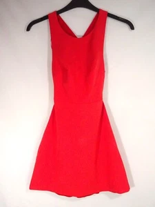 Vestido Zara Trafaluc Talla XS (Reino Unido 8-10) Rojo Calce Corto y Acampanado: Detalle Recortado en la Espalda - Imagen 1 de 12
