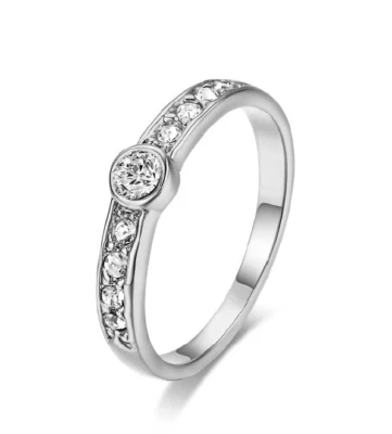 Обручальное кольцо Layla с поднятым центральным камнем AAA CZ 18 карат белое золото - Изображение 1 из 4