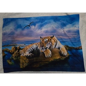 Royal Linen Source Quality Homeware Pillow Sham with Tiger on Cliff 21 x 29.5  - Bild 1 von 10