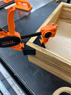 Adaptador de abrazadera de esquina de 90 grados para abrazaderas de carpintería JORGENSEN E-Z Hold Foto 1 de 4