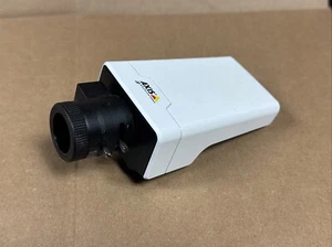 Axis M1124 0747-001-03 Indoor IP Security Camera 720p 3-10.5mm Lens FAST SHIP - Picture 1 of 8