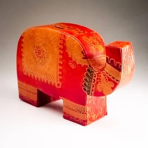 Elephant-Shaped Embossed Faux Leather Coin Purse Red Gold Indian Style 1970s - Picture 1 of 10
