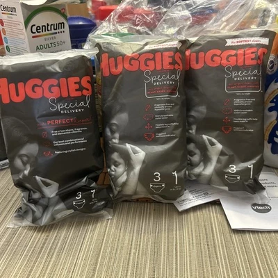 Lote de tres paquetes de 3 pañales para bebés Huggies entrega especial (total 99) nuevos en paquete Foto 1 de 4