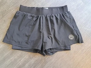Bidi Badu Damen Crew 2 in 1 Shorts Gr. M Schwarz - Bild 1 von 5