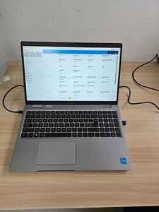 Dell Latitude 5520 - i3-1125G4 - 8GB Ram - Picture 1 of 24