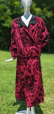 ABRIGO DE ÓPERA DE SEDA ROJO FRAMBUESA + NEGRO ADOLESCENTE EDUARDIANO TARDÍO - SEGÚN LO ADQUIRIDO Foto 1 de 4