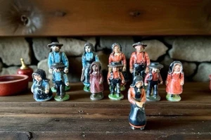 Anfang 20. Jahrhundert Gusseisen handbemalt 11 Stück Amish Familie Figuren - Bild 1 von 12